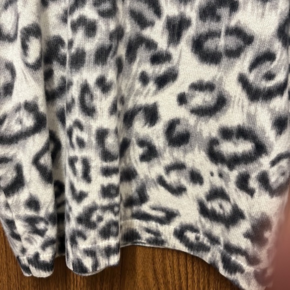 Talbots sweater - Picture 3 of 3